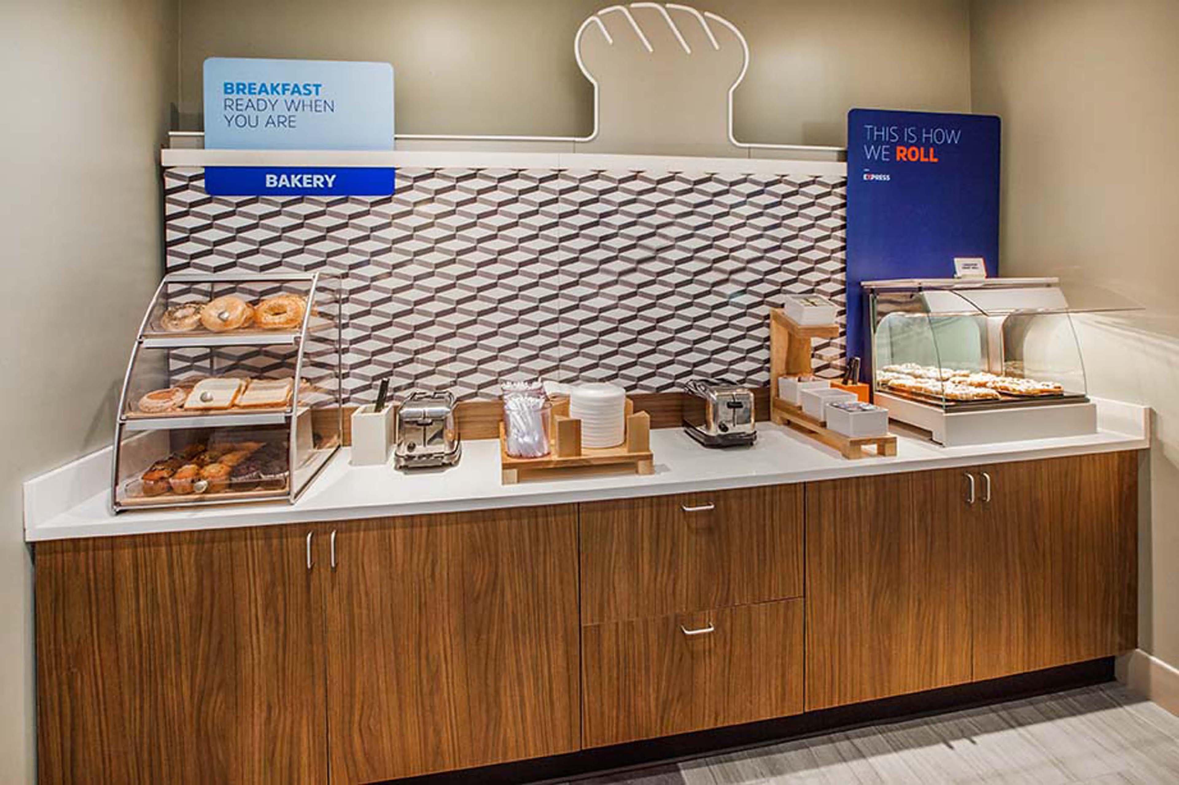 Holiday Inn Express Poughkeepsie By Ihg Exterior foto