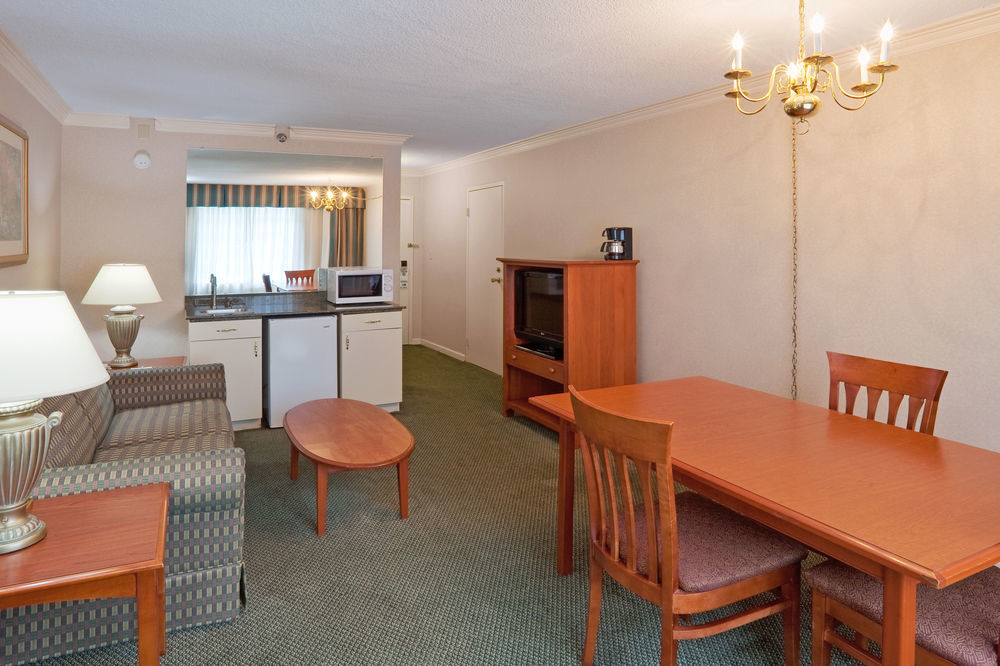 Holiday Inn Express Poughkeepsie By Ihg Exterior foto