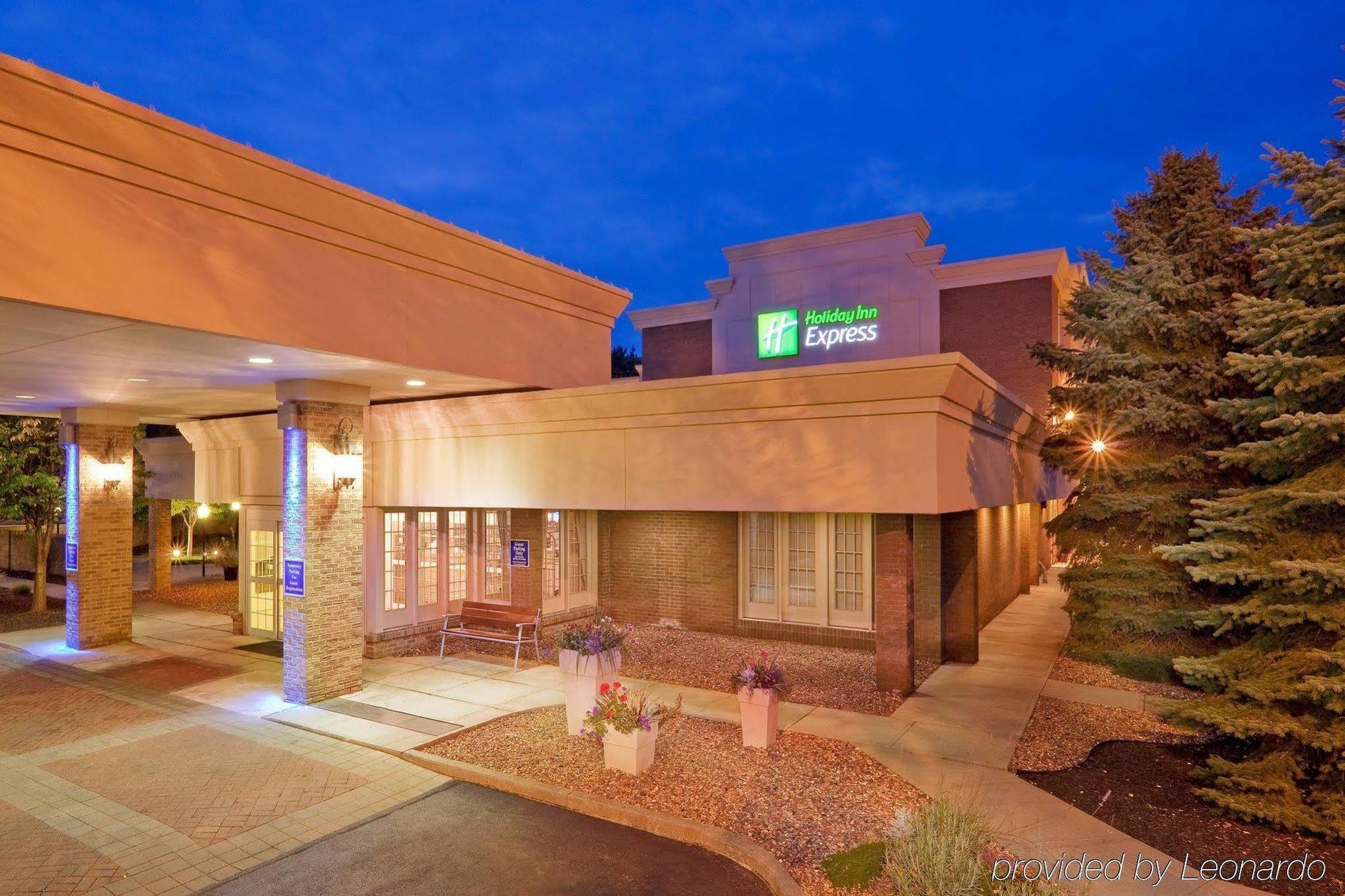 Holiday Inn Express Poughkeepsie By Ihg Exterior foto